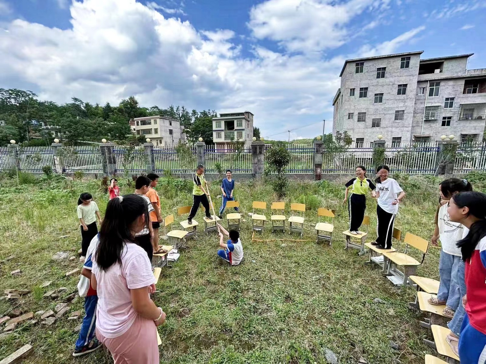 蔡橋鄉(xiāng)中心完小舉行防溺水安全演練活動