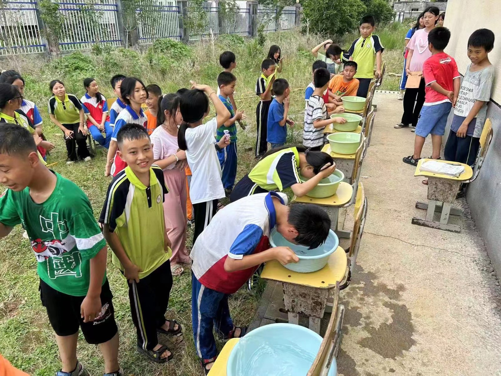 蔡橋鄉(xiāng)中心完小舉行防溺水安全演練活動