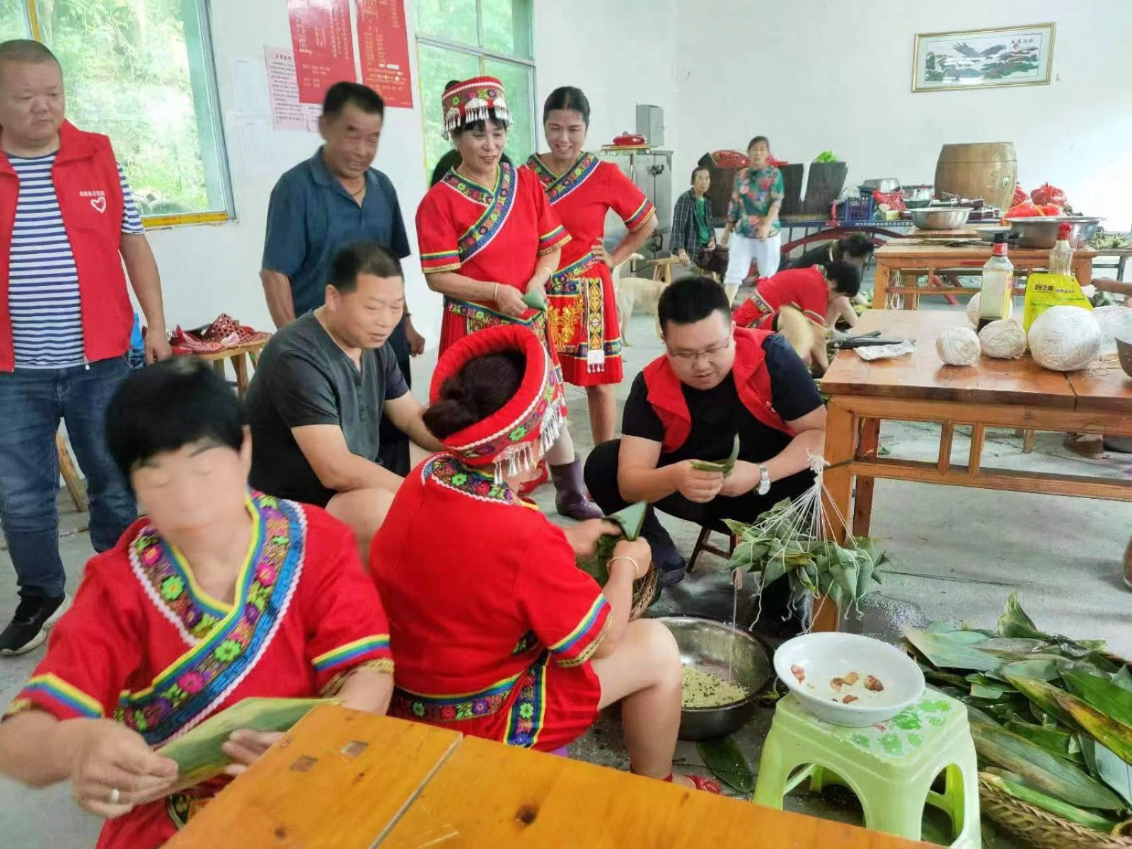 懷化辰溪：辰陽東風社區(qū)黨建引領促共建，端午粽情聚民心