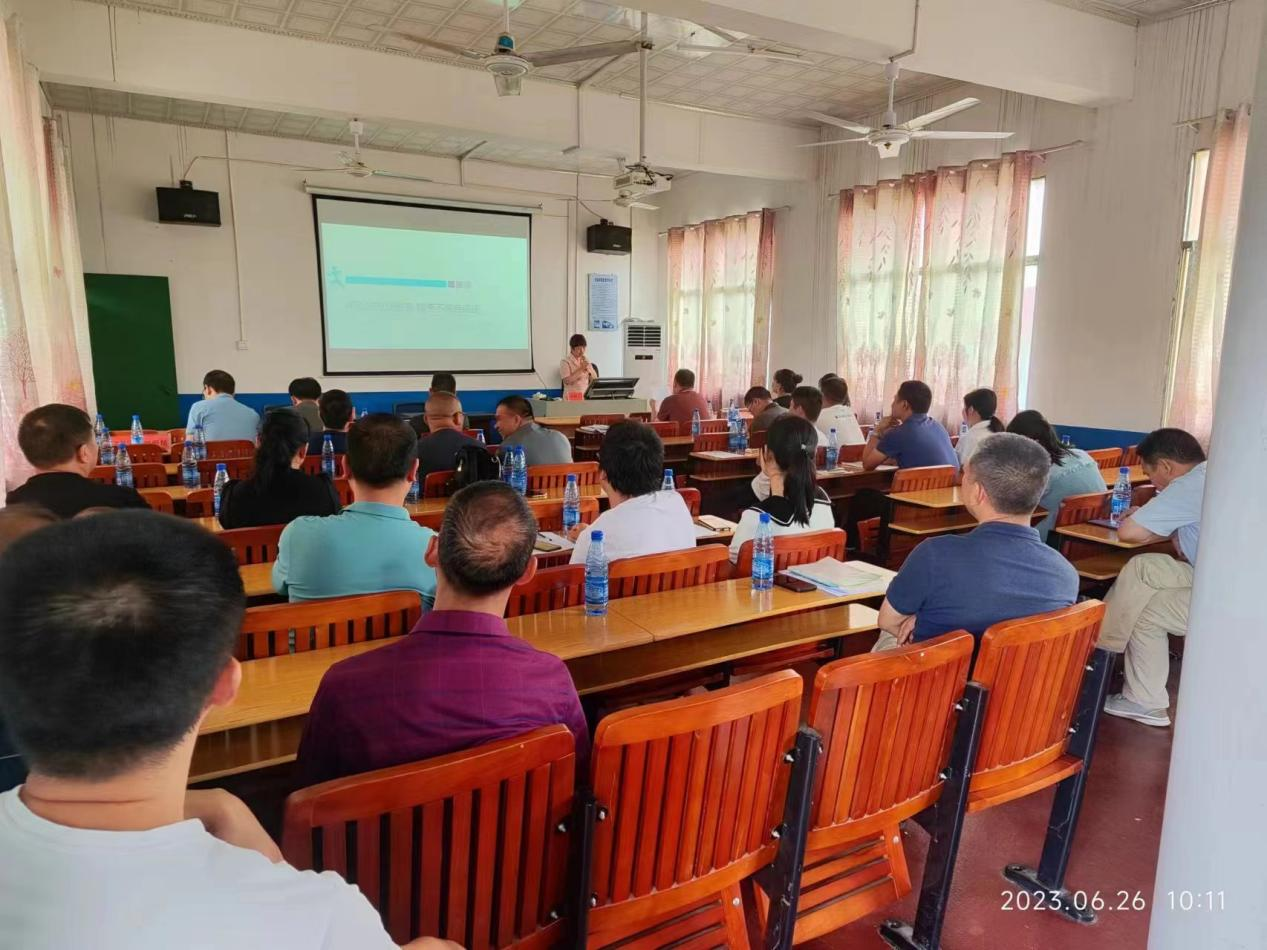 九公橋鎮(zhèn)中心學(xué)校組織校(園)長(zhǎng)及行政述職