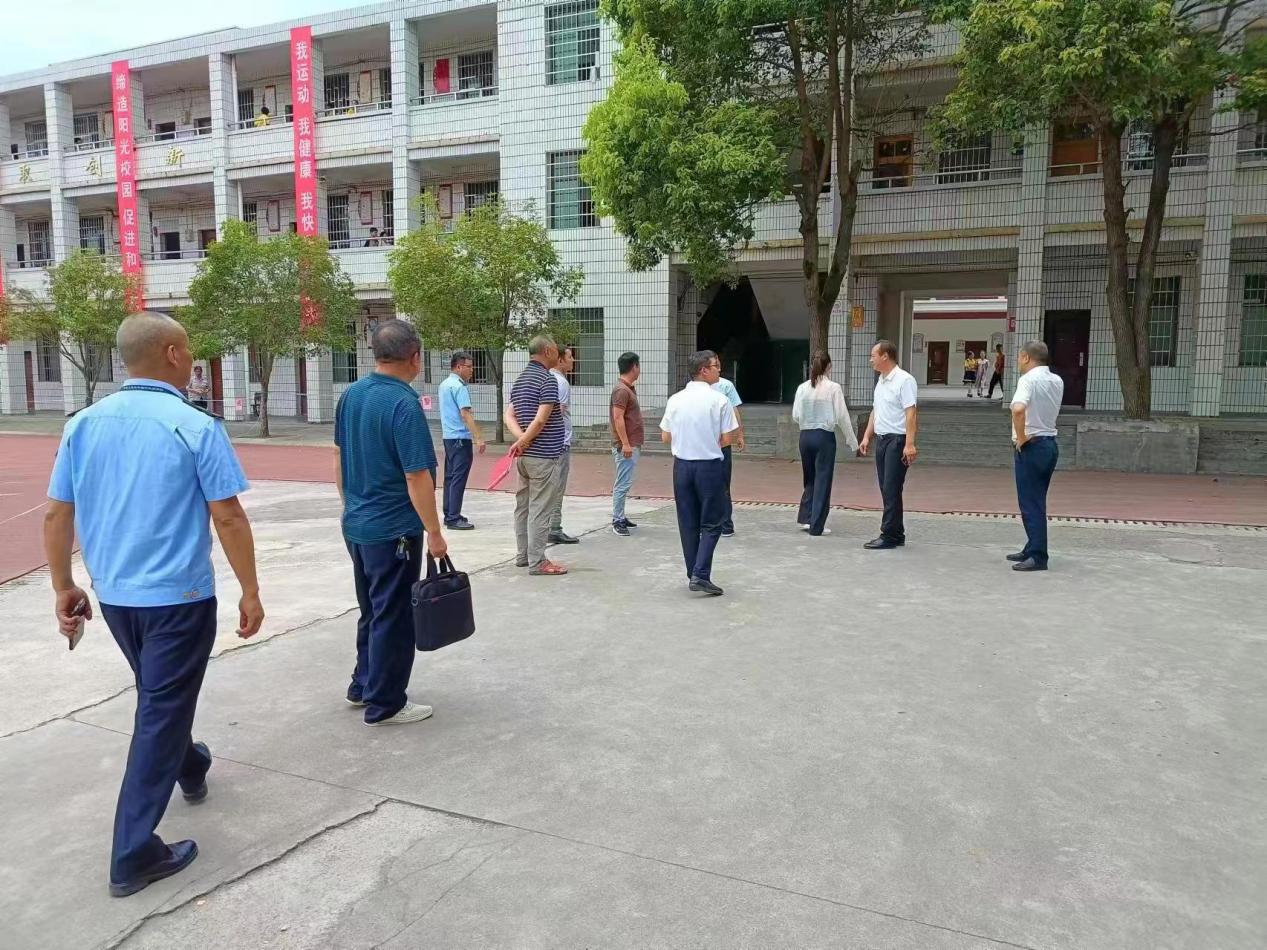 邵陽縣委副書記、縣長周玉祥帶隊督導檢查校園食品安全工作