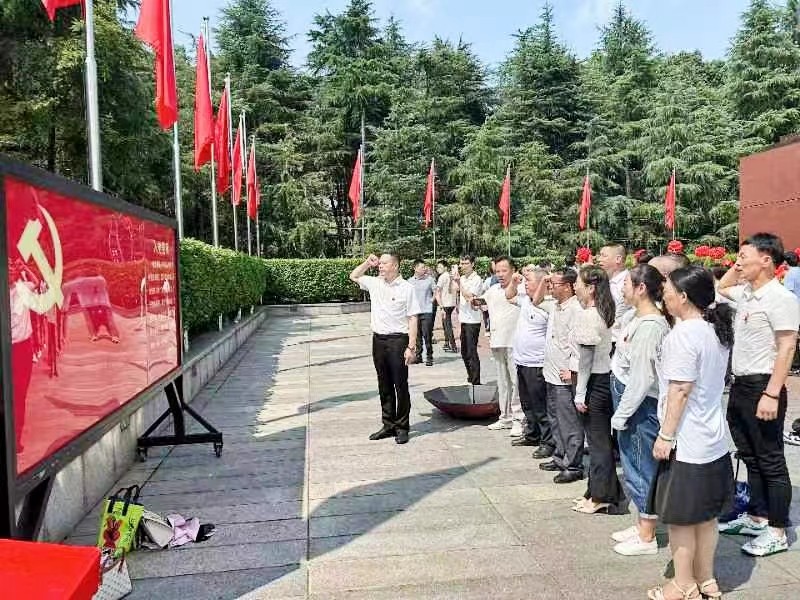 七里山園藝場(chǎng)中心學(xué)校黨總支--“學(xué)思想、強(qiáng)黨性、重實(shí)踐、建新功”七一主題教育