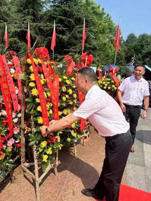 七里山園藝場(chǎng)中心學(xué)校黨總支--“學(xué)思想、強(qiáng)黨性、重實(shí)踐、建新功”七一主題教育