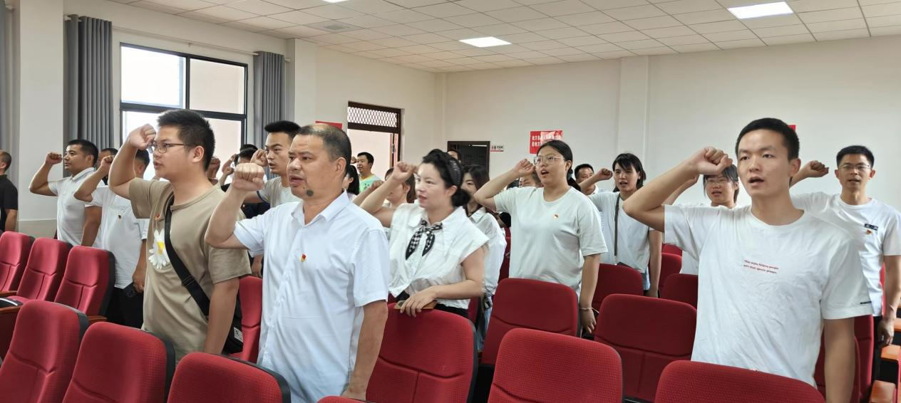 蔡橋鄉(xiāng)中心完小全體黨員教師參加邵陽縣“學(xué)思想、強(qiáng)黨性、重實踐、建新功”集中主題黨日活動及防溺水家訪活動