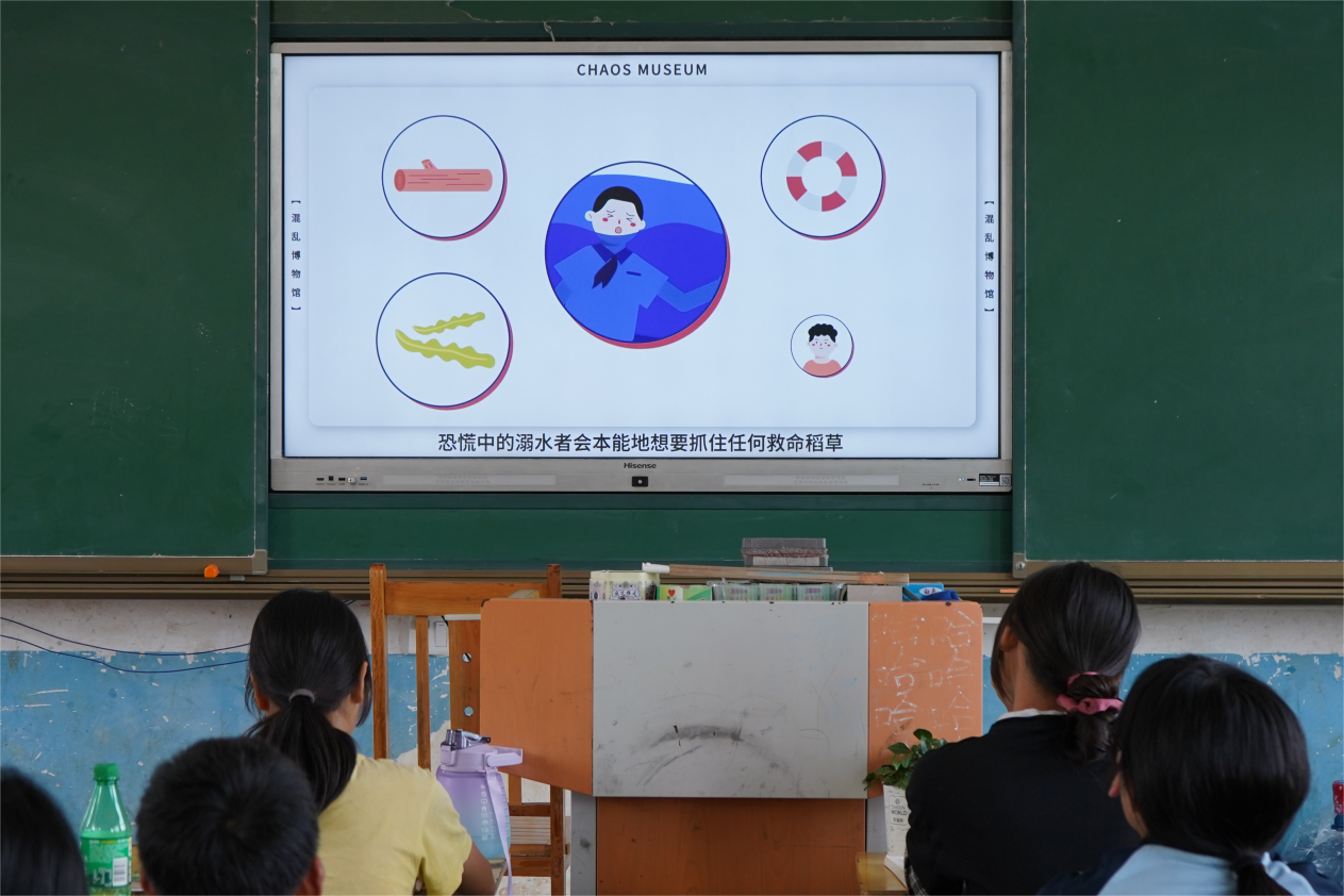 湖南師范大學(xué)新聞與傳播學(xué)院“乘夢(mèng)以航”赴邵陽(yáng)下花橋鎮(zhèn)暑期社會(huì)實(shí)踐團(tuán)開展防溺水安全教育課程