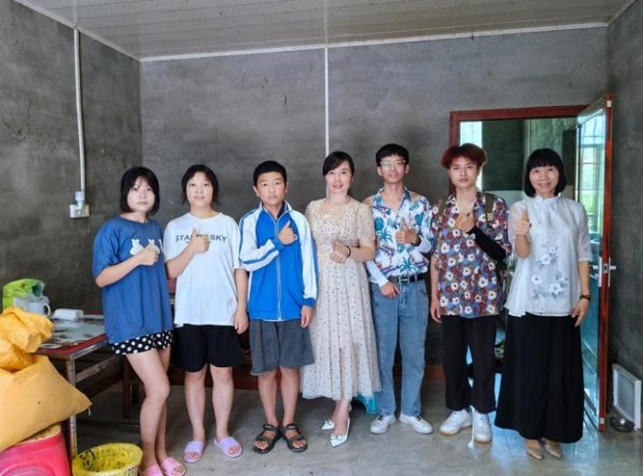 夢之航委員工作室協(xié)同泉州由趣品牌方代表開展幫扶助學活動