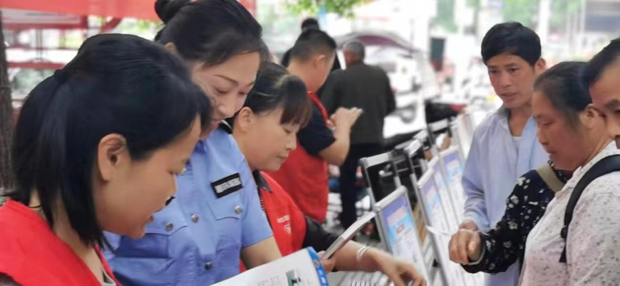 辰溪：辰陽(yáng)司法所開(kāi)展“送法進(jìn)社區(qū)”便民更暖民