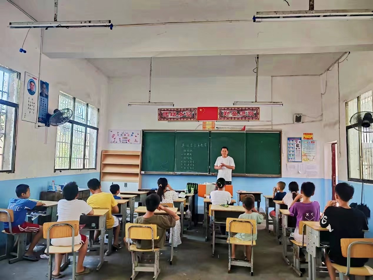 塘田市鎮(zhèn)河邊小學(xué)開展暑假安全教育