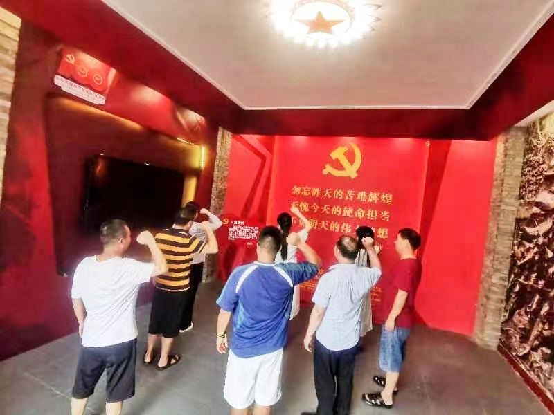 重走長(zhǎng)征路，闊步新征程