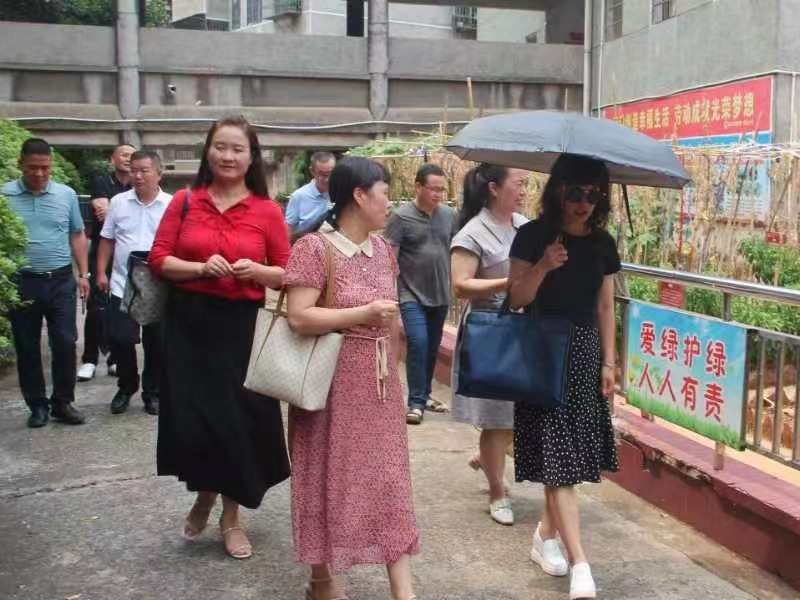 邵東市城區(qū)第一完全小學(xué)申報(bào)湖南省勞動(dòng)教育實(shí)驗(yàn)校接受市縣實(shí)地考察評審