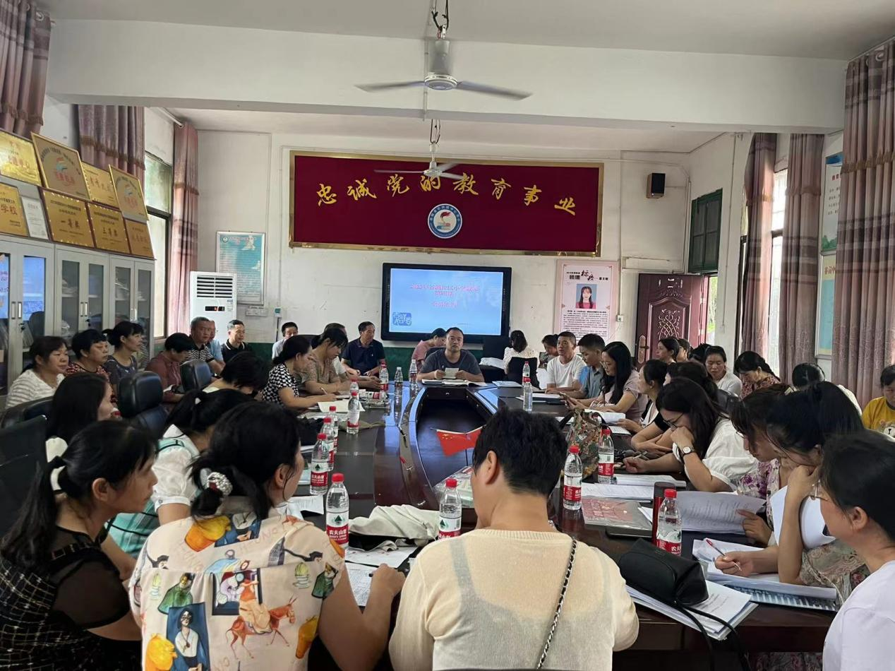 厲兵秣馬，提升教師發(fā)展加速度