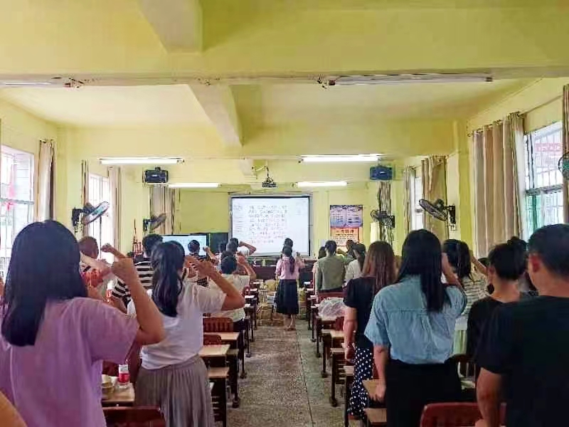 塘田市鎮(zhèn)中心完全小學(xué)開學(xué)工作大會(huì)