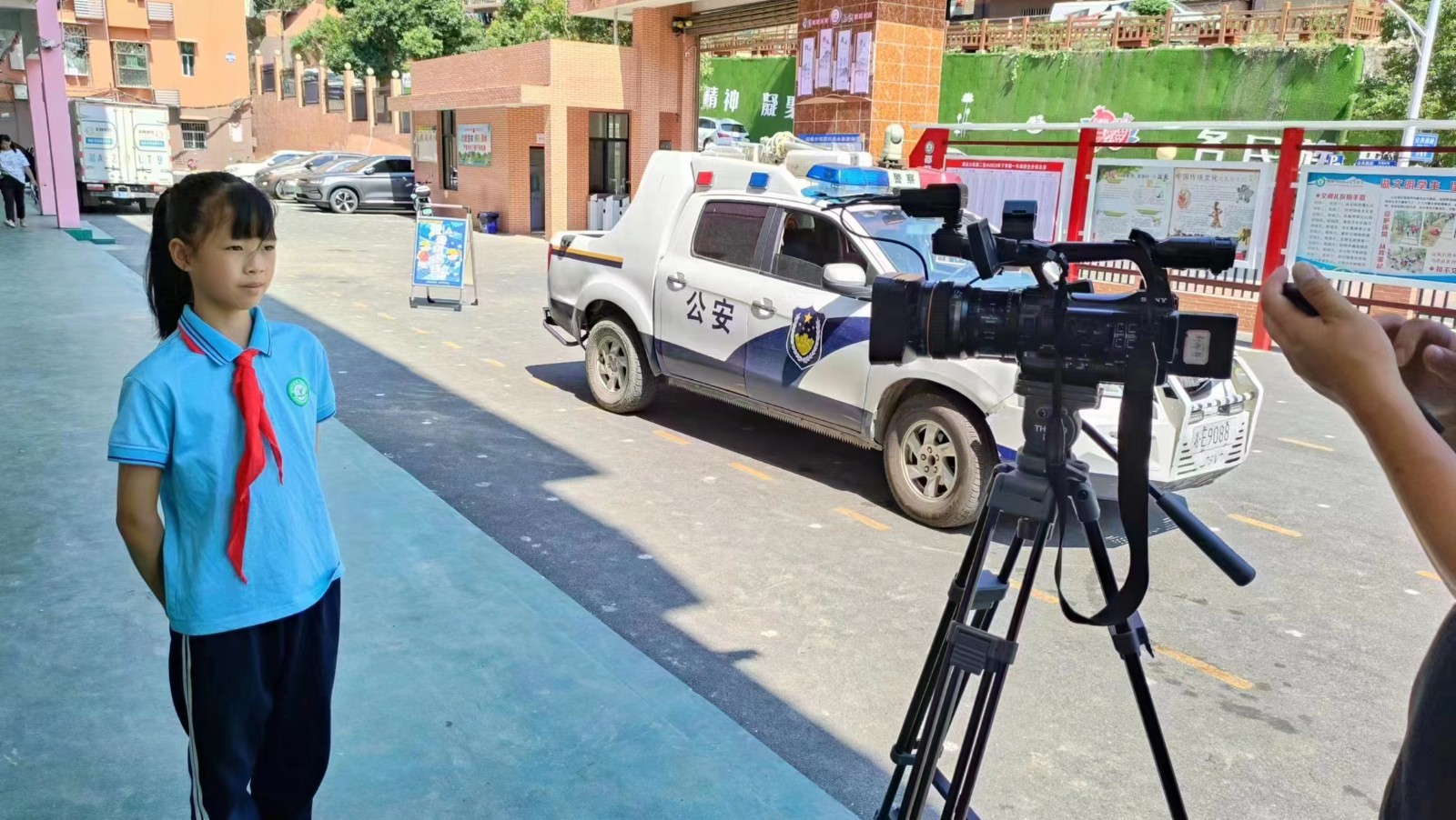 塘渡口鎮(zhèn)第二完全小學(xué)開展開學(xué)安全第一課