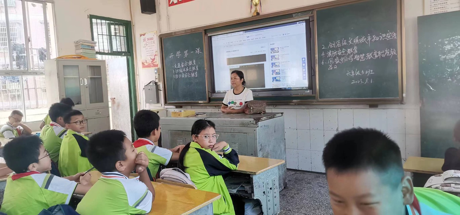 保靖縣實驗小學(xué)文明蕩漾校園