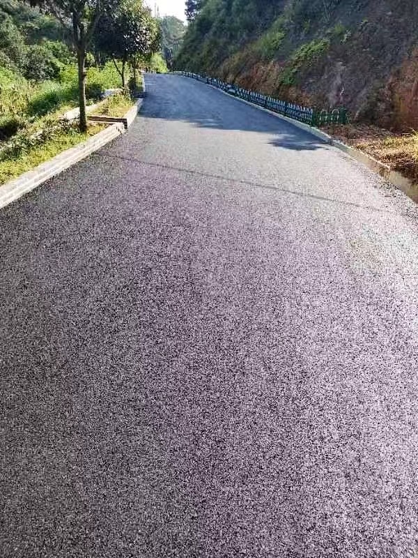 會(huì)同：黃泥村鋪了油砂路提質(zhì)人居環(huán)境