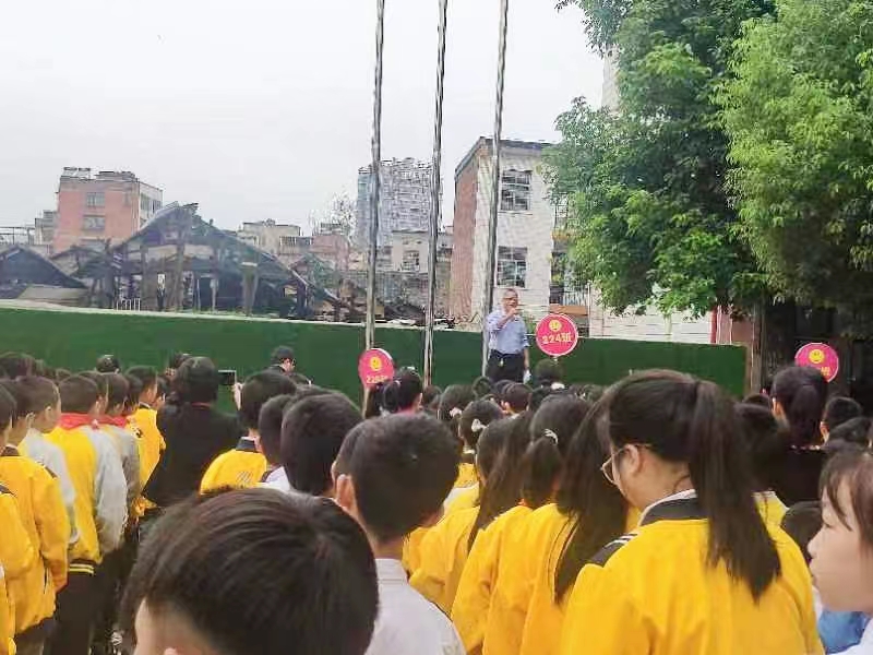 武岡市紅星小學(xué)法制副校長(zhǎng)舉行“利劍護(hù)蕾”知識(shí)講座