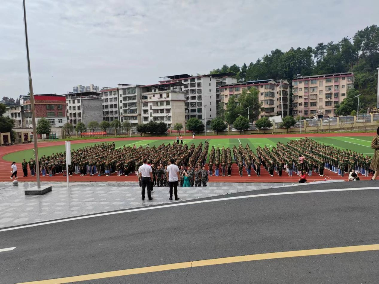 塘渡口鎮(zhèn)中學(xué)新生入學(xué)特色教育之綜訓(xùn)活動開營啦！