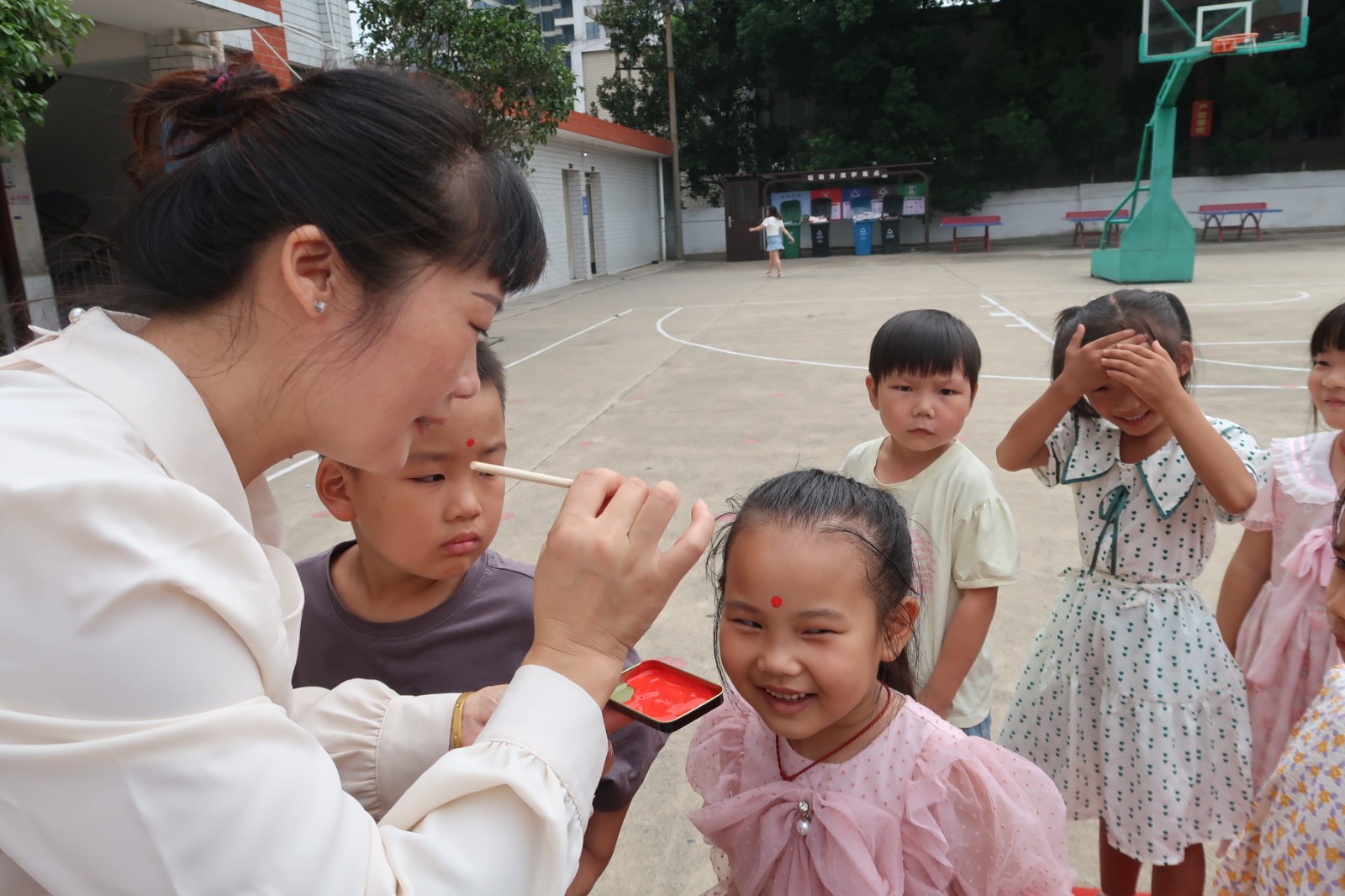 北塔小學(xué)開(kāi)展八禮四儀一年級(jí)新生入學(xué)儀式