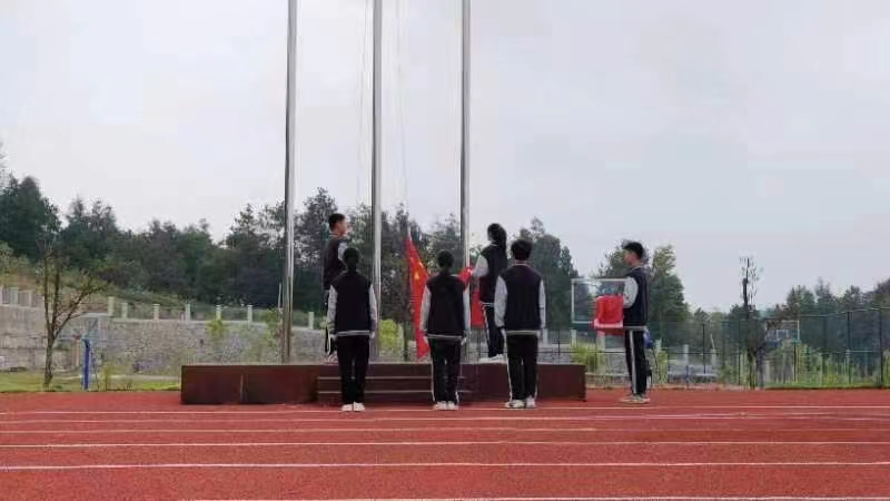 青春正當(dāng)時 策馬向未來