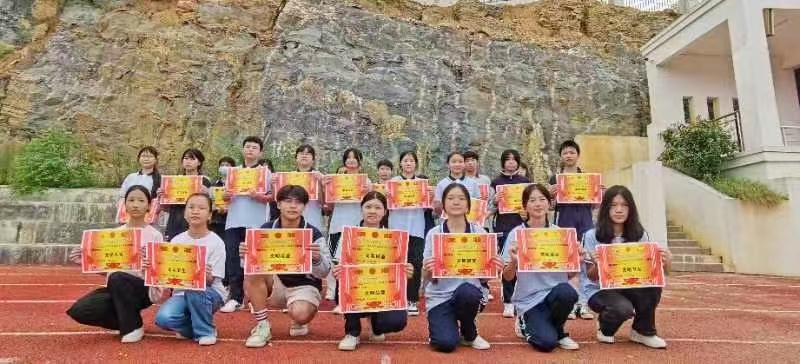 青春正當(dāng)時 策馬向未來