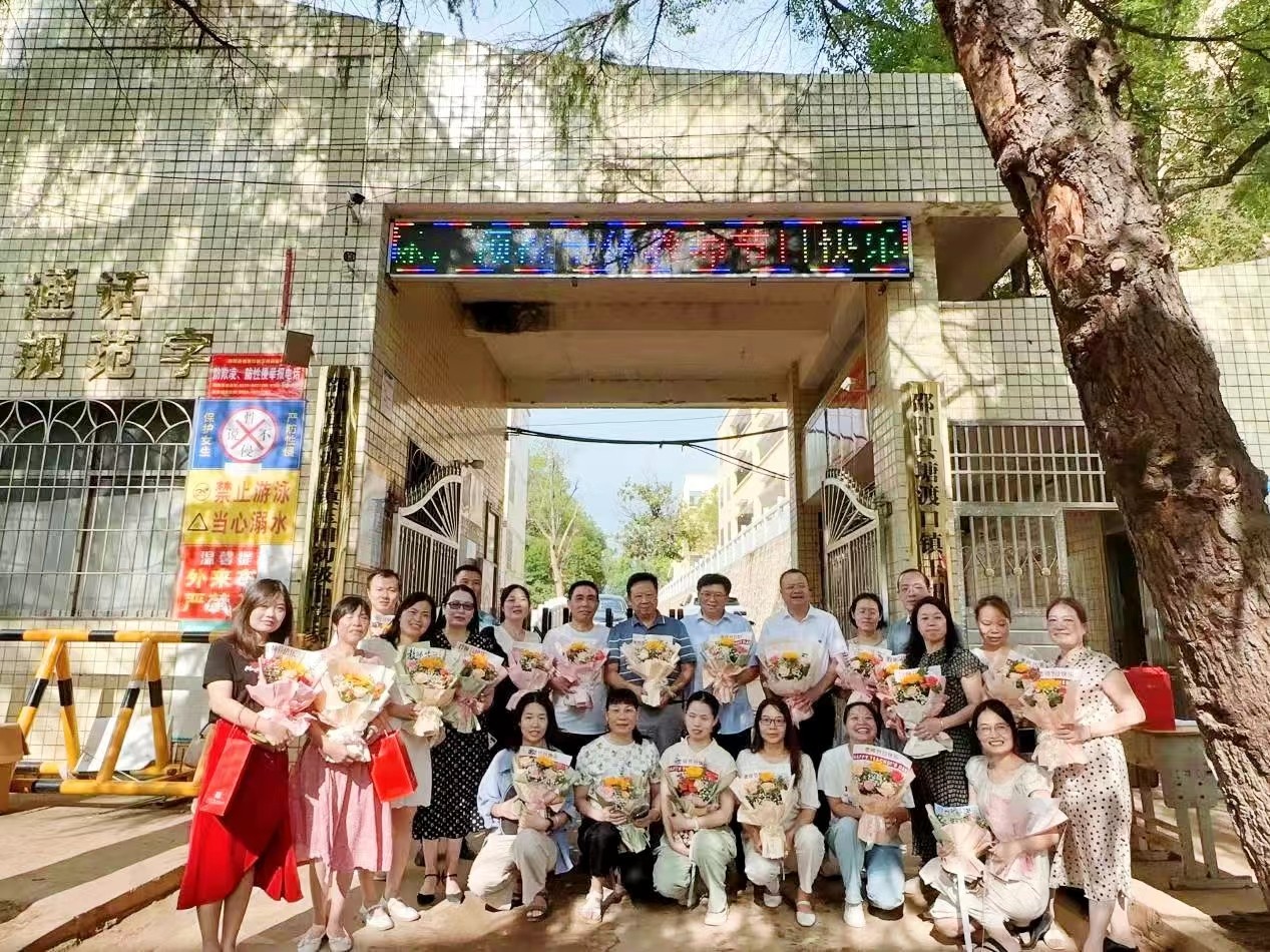 塘渡口鎮(zhèn)玉田中學舉行別開生面的教師節(jié)慶?；顒? onmousewheel=