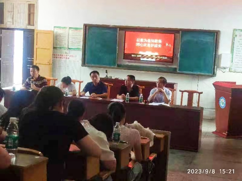 武岡市紅星小學開展“利劍護蕾”專題教育講座