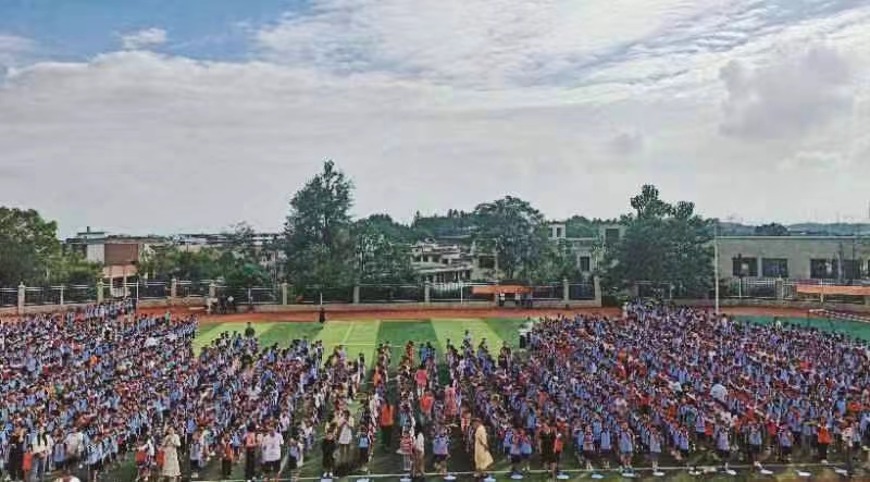 向陽而生，逐光而行