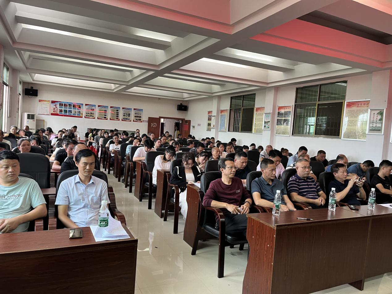 新寧縣崀山鎮(zhèn)召開表彰大會(huì)隆重慶祝教師節(jié)