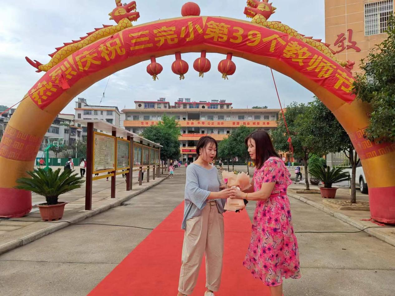 “一路譜芳華，一路念師恩”