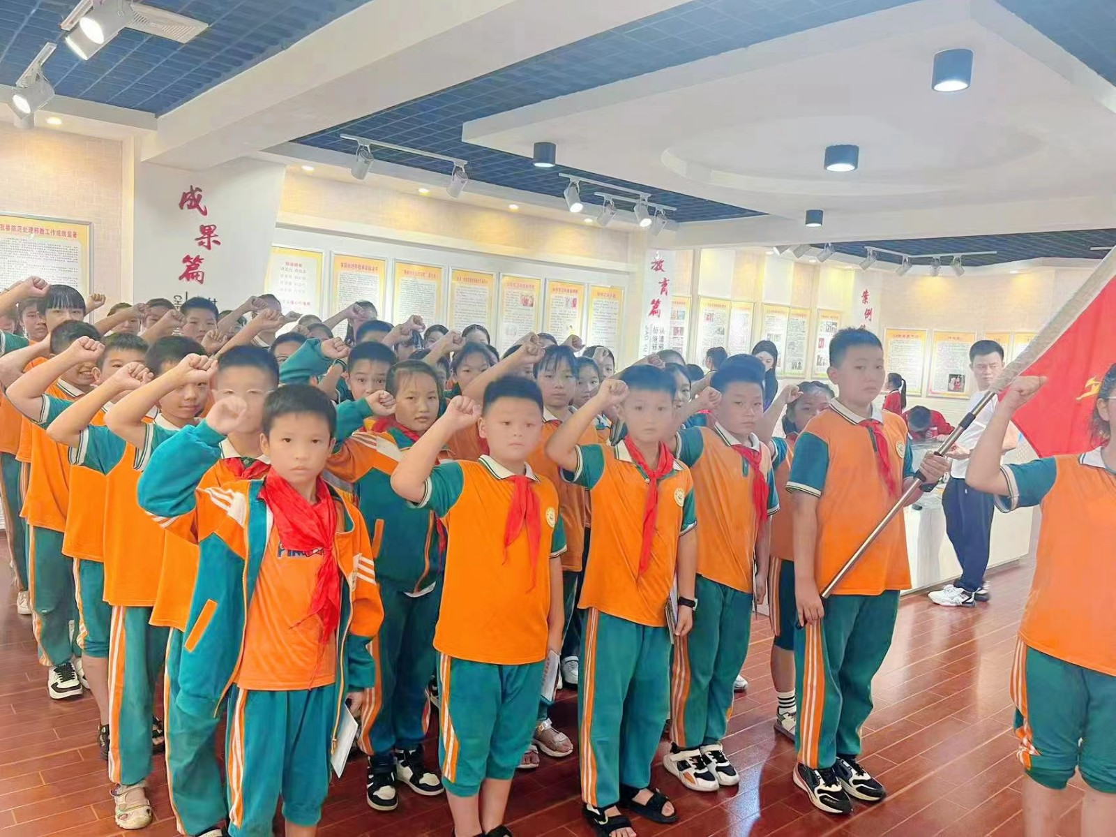 “崇尚科學(xué)  遠(yuǎn)離邪教”