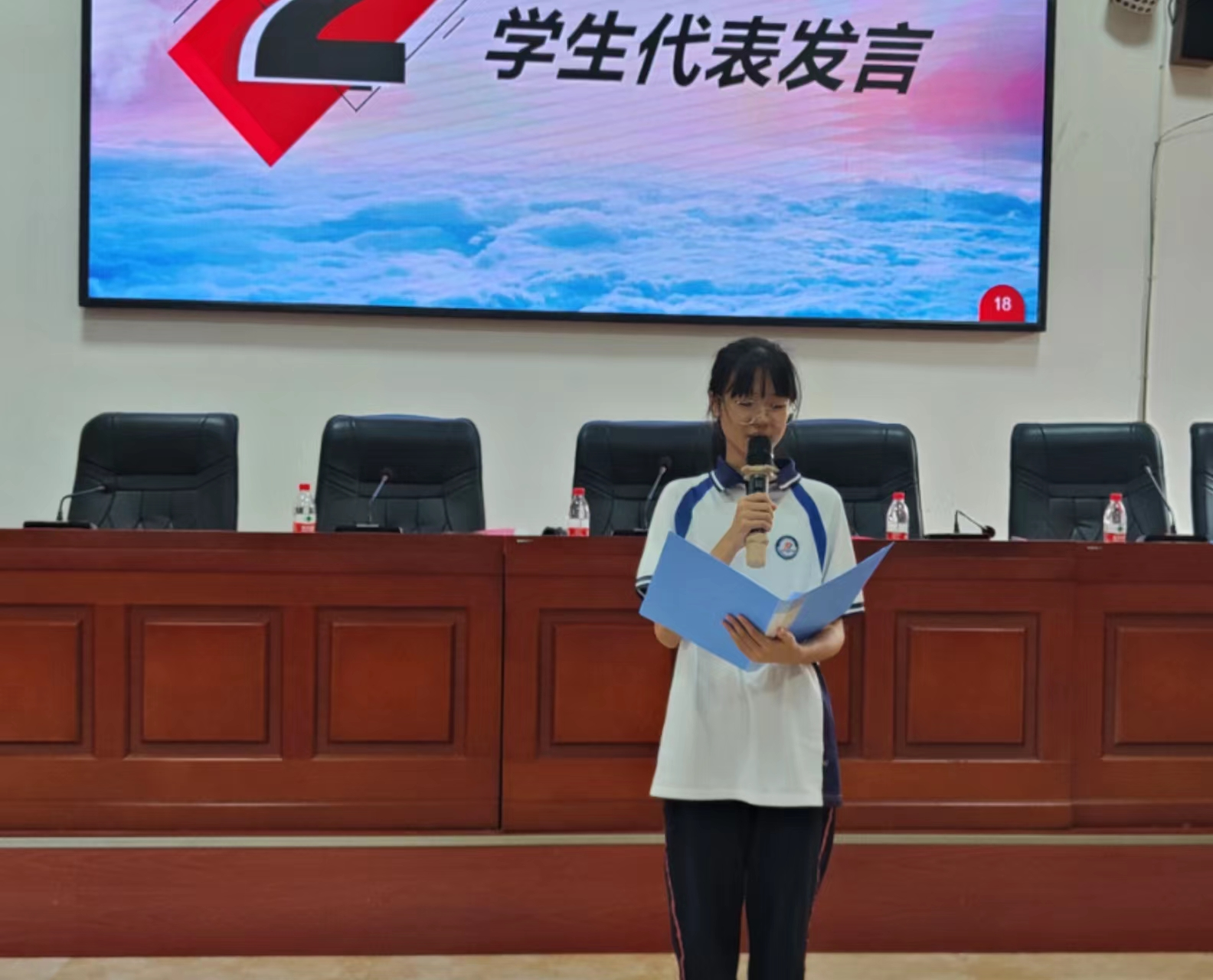 塘渡口中學(xué)舉辦慶祝教師節(jié)活動(dòng)