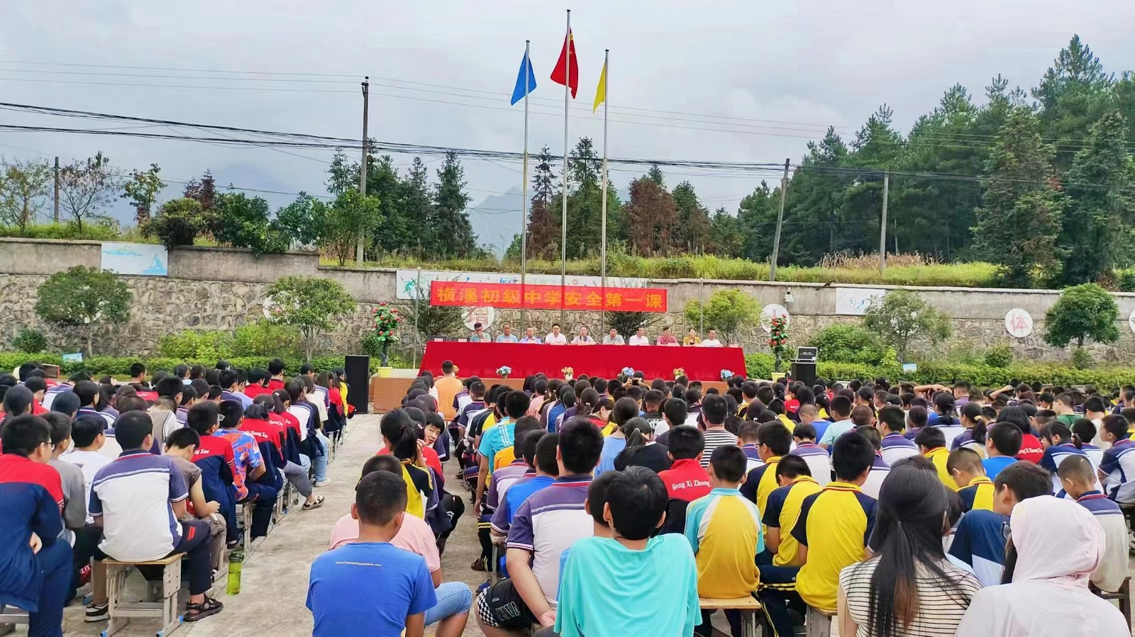 山門鎮(zhèn)橫溪初級中學(xué)開展安全第一課