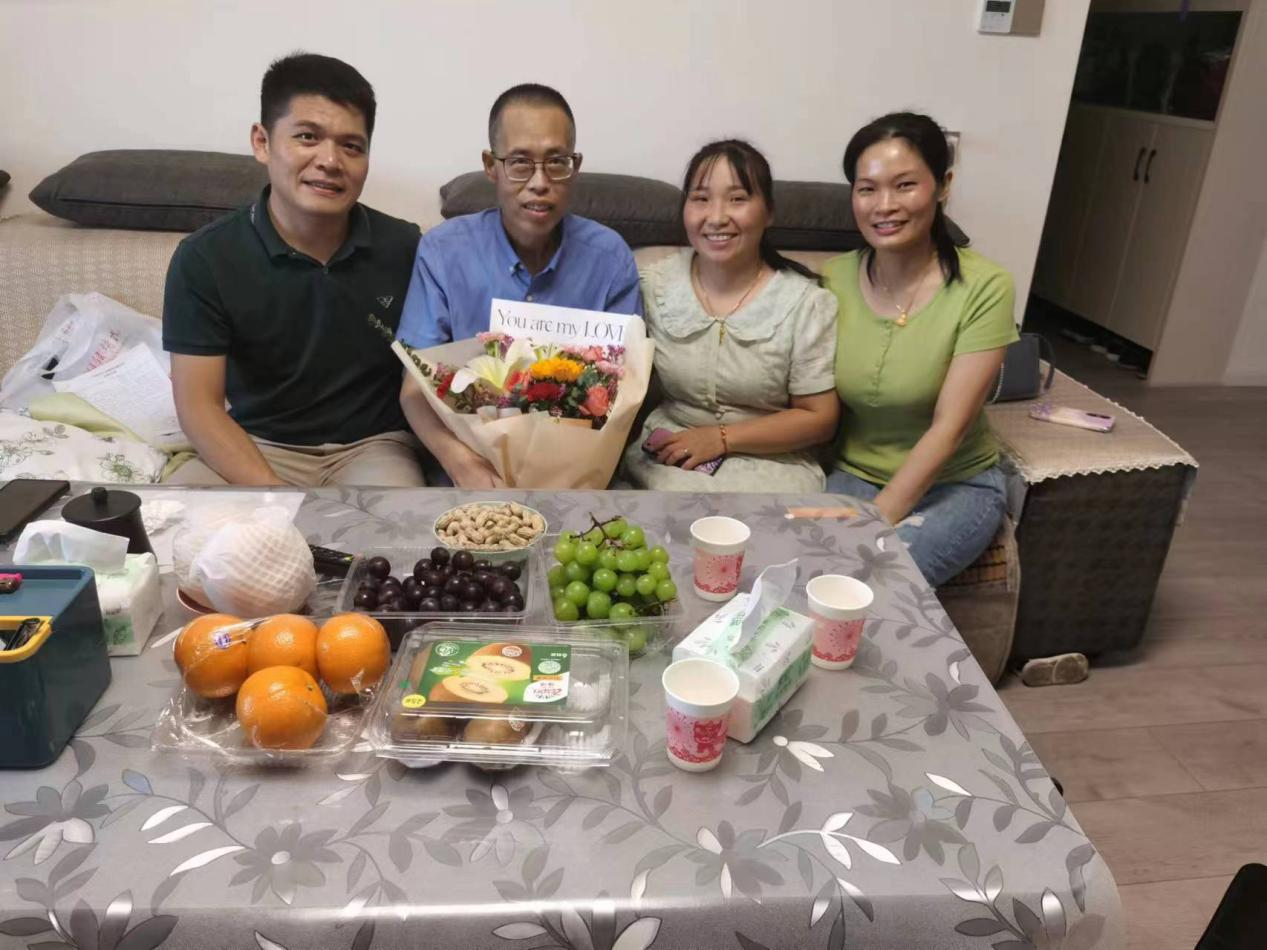 淺淺的歲月日   深深的師生情