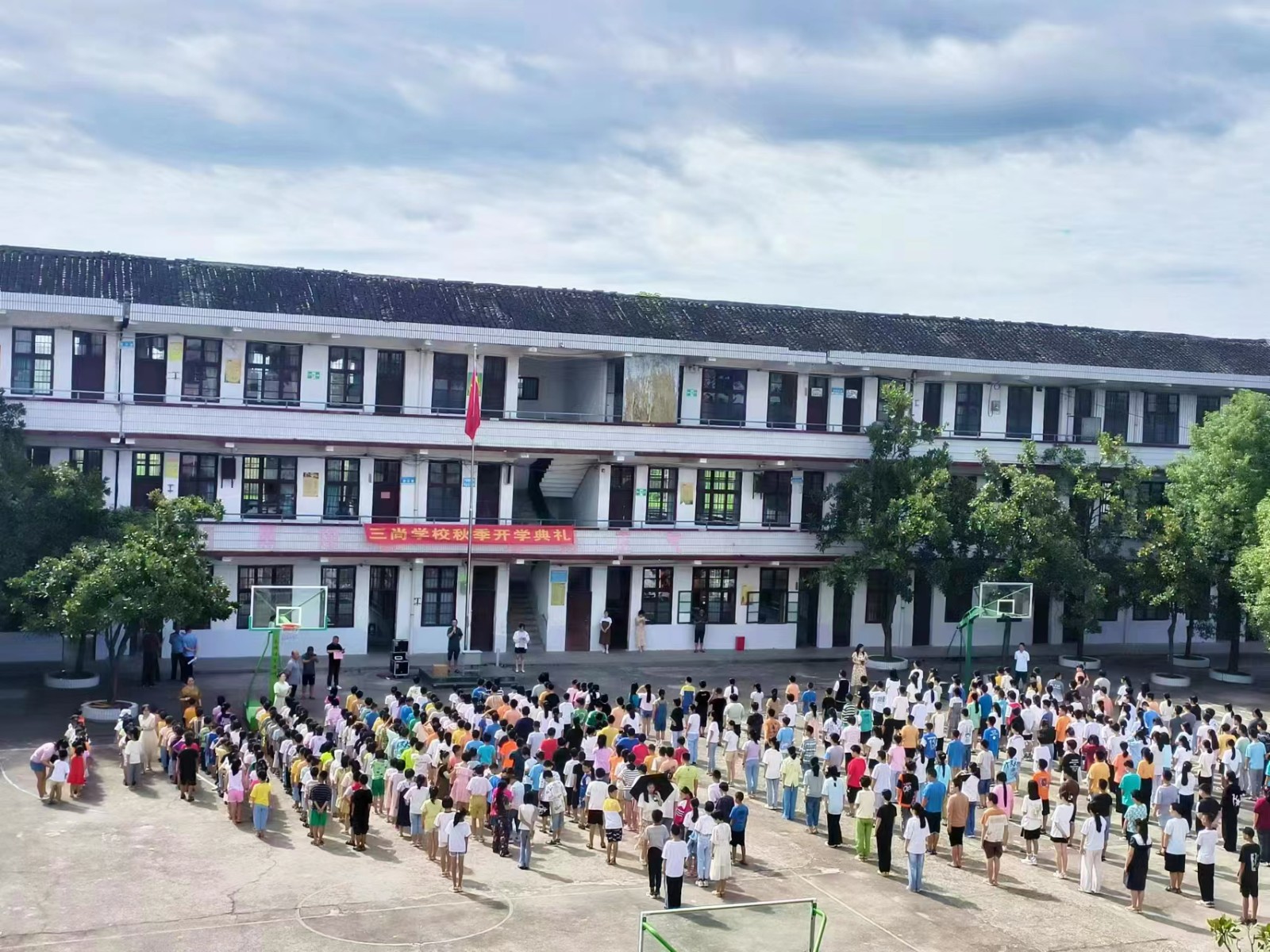 法制護(hù)航，書寫新篇章