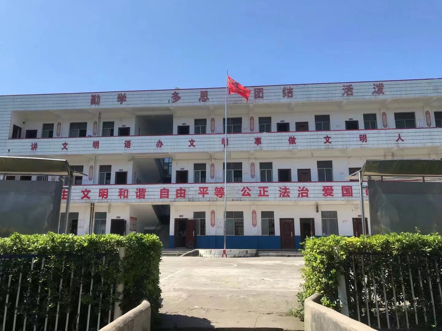 攜手護航開學(xué)季 織密校園安全網(wǎng)