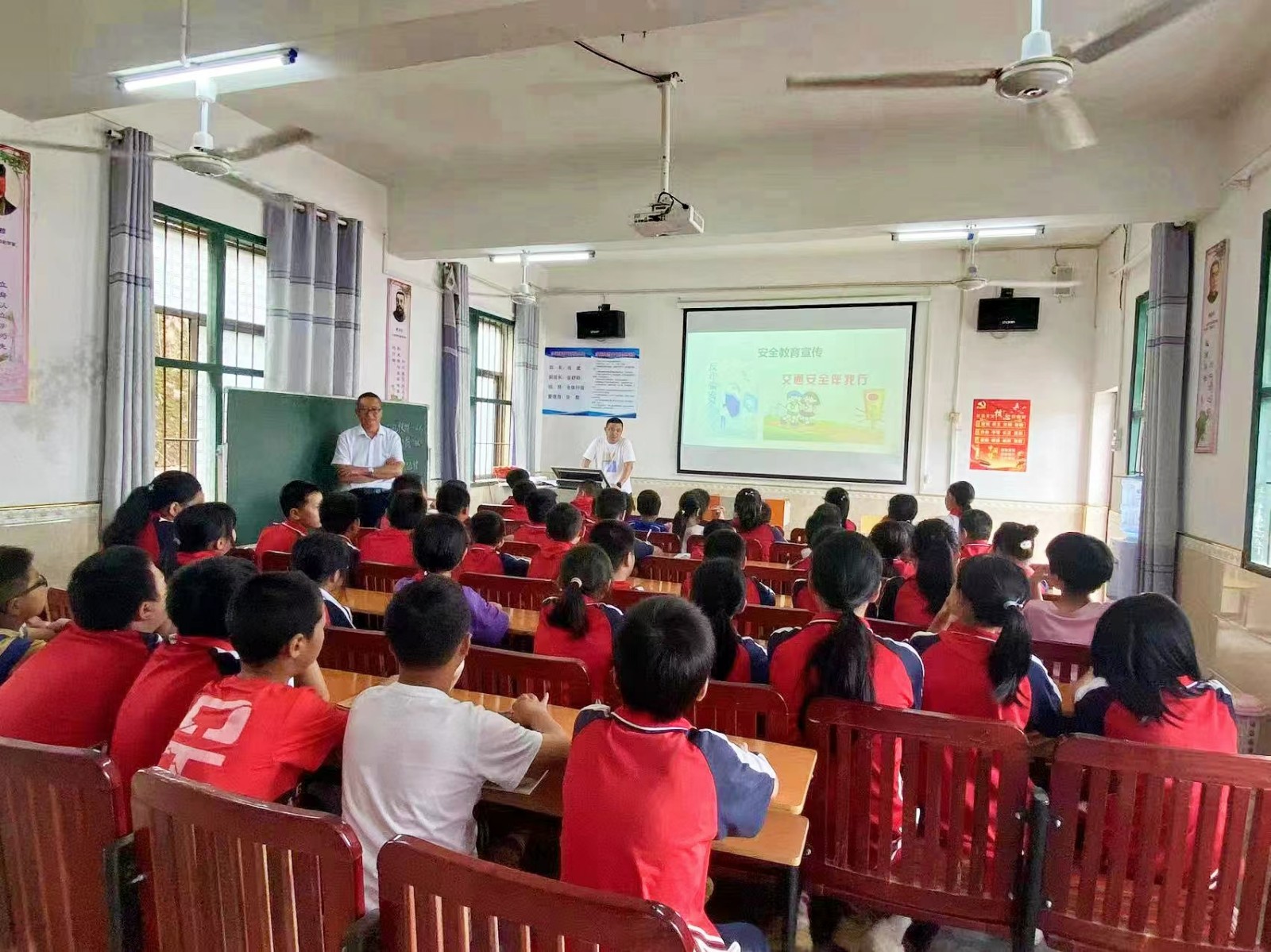 攜手護航開學(xué)季 織密校園安全網(wǎng)