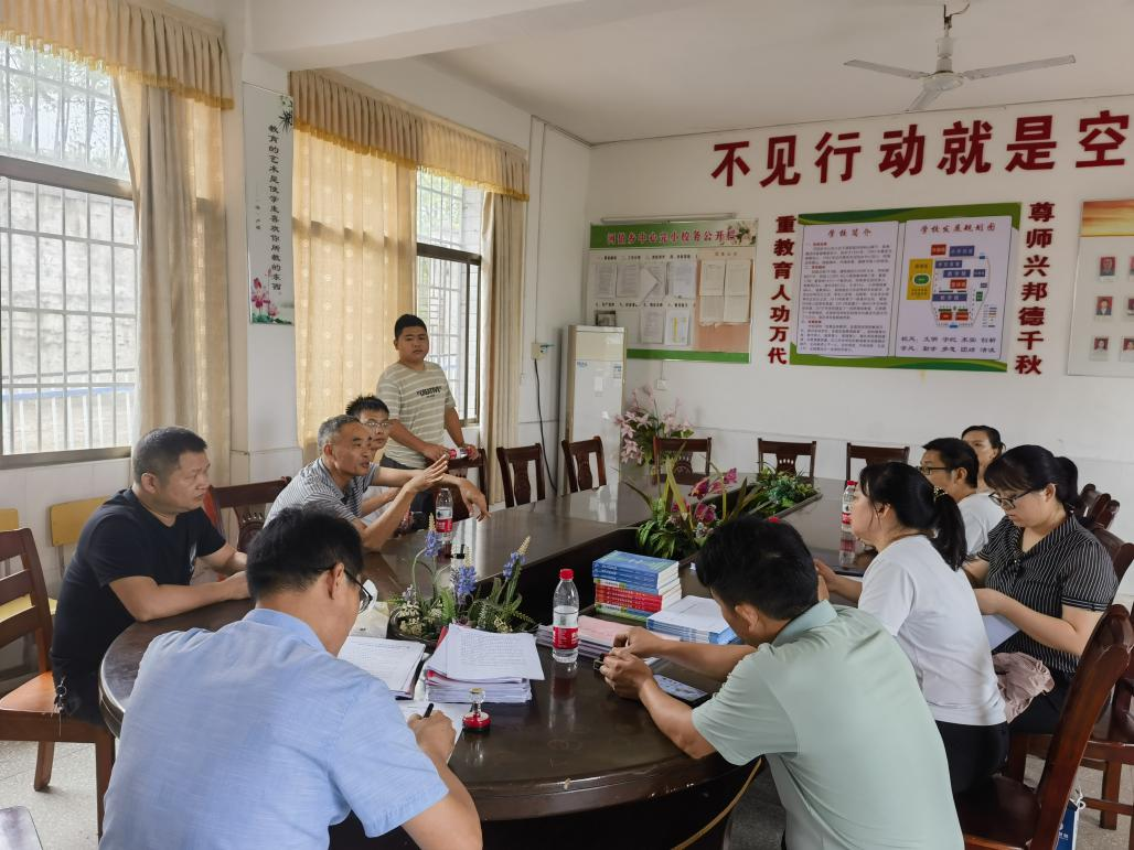 開學(xué)迎檢查  砥礪促成長