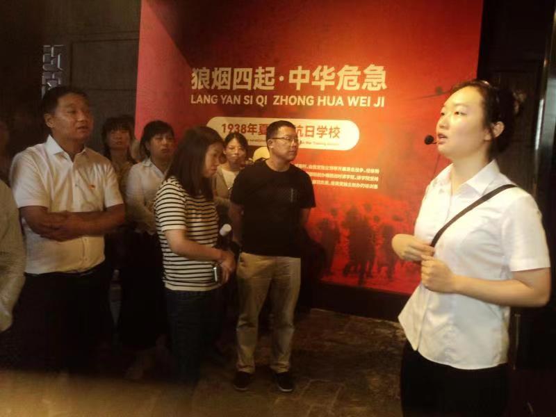 下花橋鎮(zhèn)中學(xué)開(kāi)展“不忘初心.牢記使命”主題黨日活動(dòng)