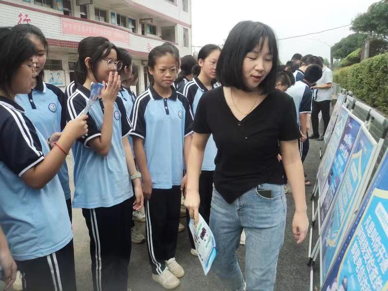 下花橋鎮(zhèn)中學開展校園法制宣傳教育