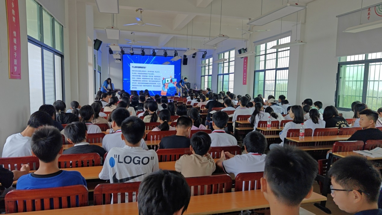 中國(guó)東方在塘田市鎮(zhèn)中學(xué)展“校園瞳愛(ài)行動(dòng)”