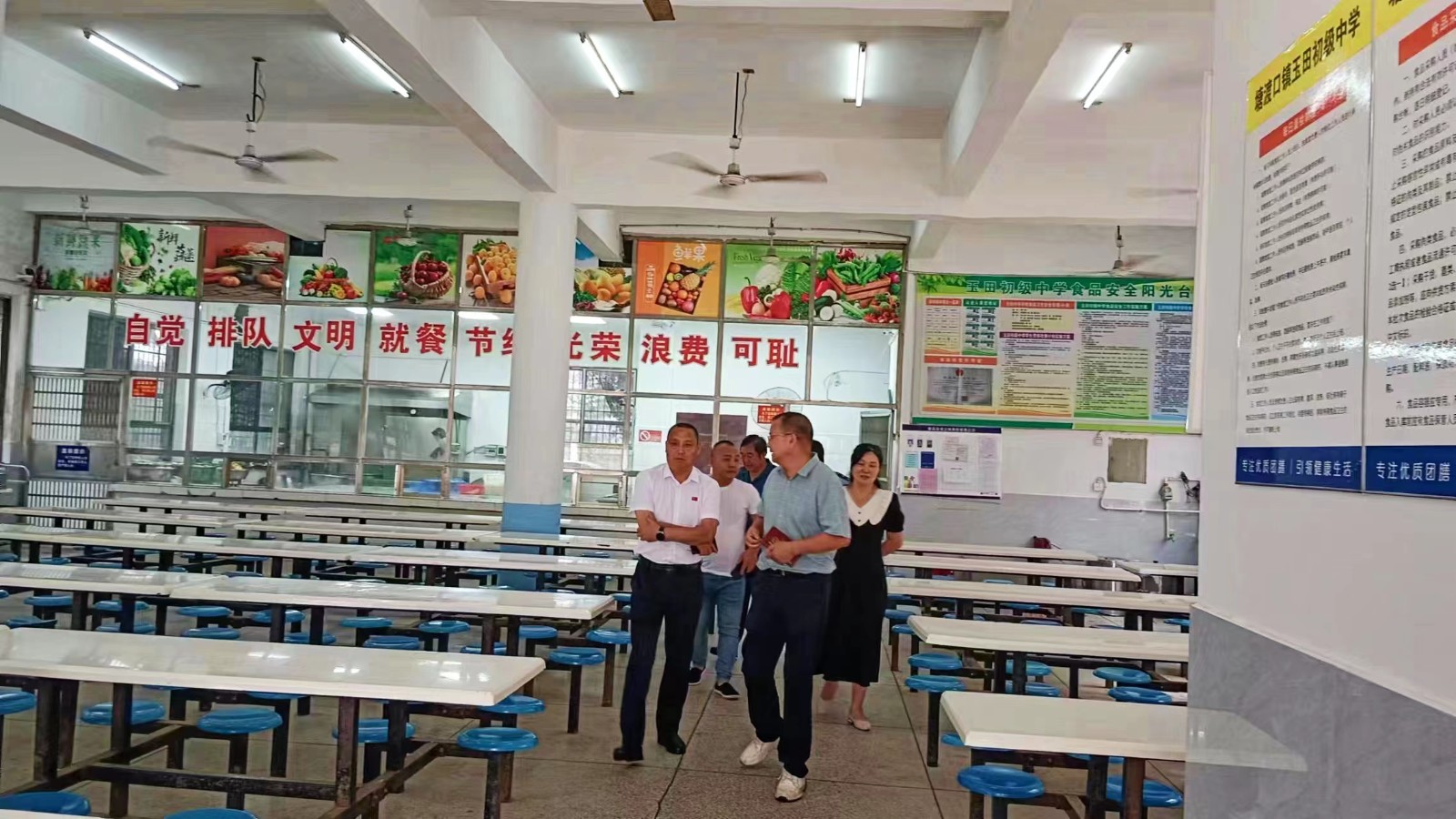 縣委辦主任李衛(wèi)軍督查玉田中學(xué) 食堂食品安全工作