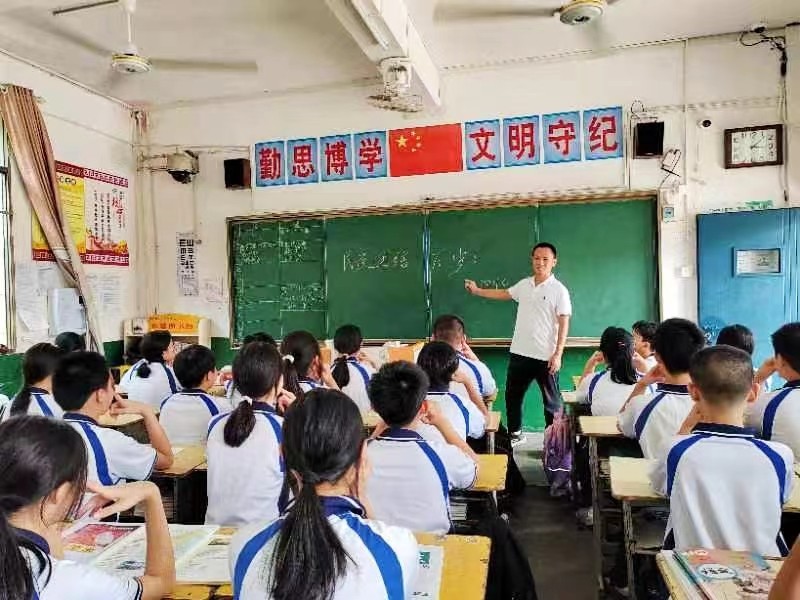 開展精彩活動(dòng)  鑄牢民族共同體意識(shí)