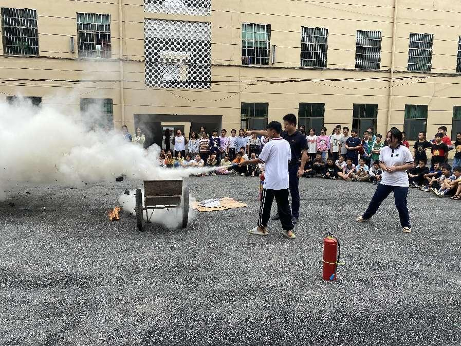 塘田市鎮(zhèn)中學消防演練