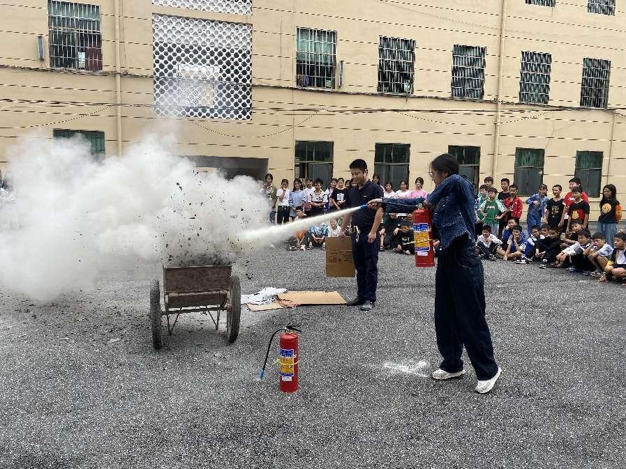 塘田市鎮(zhèn)中學消防演練