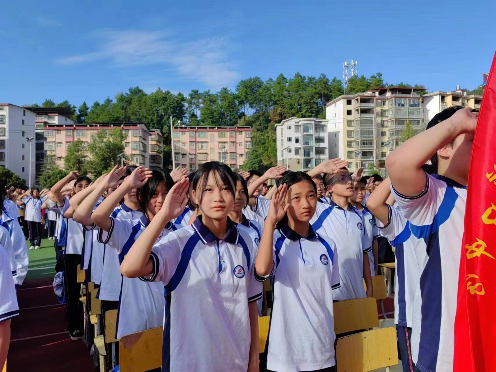 點亮精神之光，做自己的榜樣