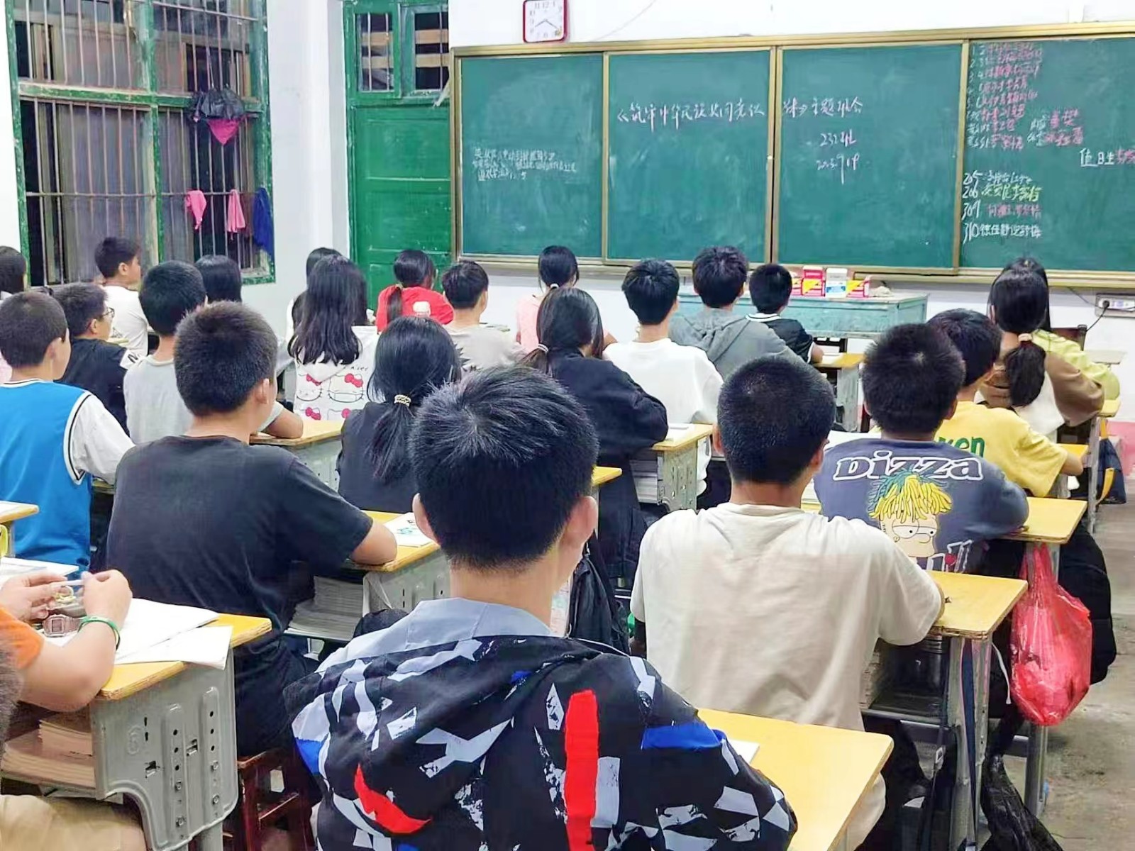 “鑄牢中華民族共同體意識(shí)”主題活動(dòng)