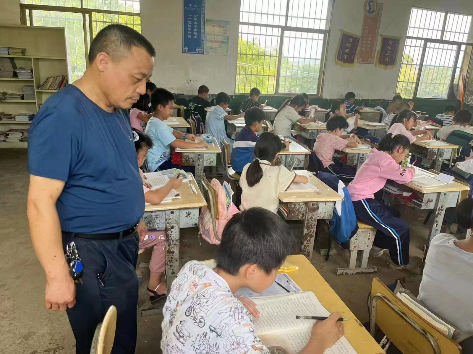 推門聽課，以聽促教