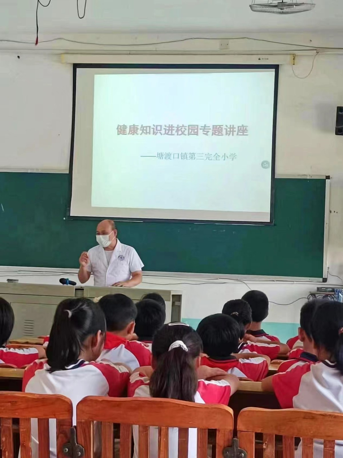 健康知識(shí)進(jìn)校園·暖心護(hù)航伴成長(zhǎng)