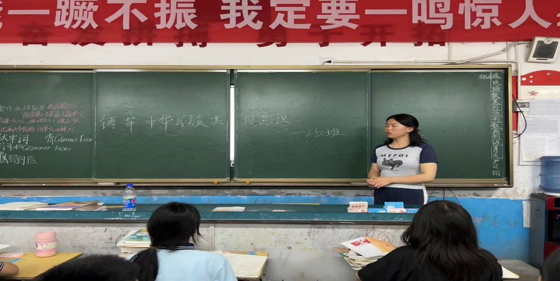 金稱市鎮(zhèn)中學(xué)深入開展一系列“民族團(tuán)結(jié)進(jìn)步宣傳月”活動(dòng)