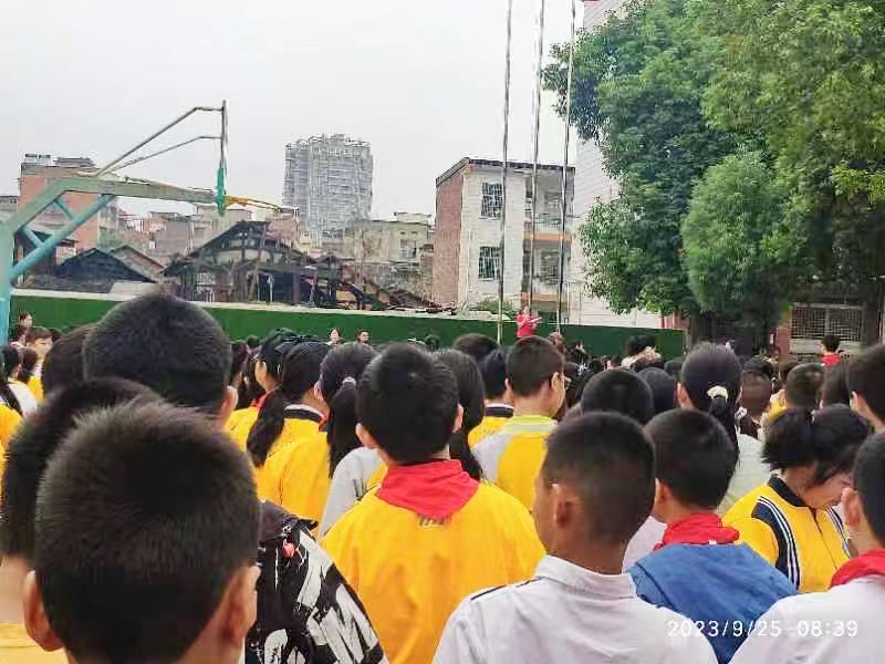 武岡市紅星小學(xué)周會(huì)課舉行“利劍護(hù)蕾”、防溺水安全教育